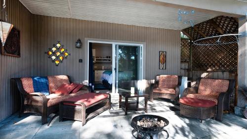 Willow Suite - Lakeside Retreat in Victoria, Canada