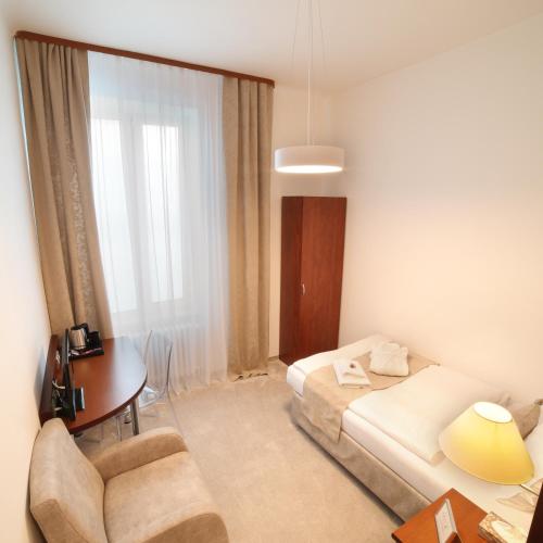 Single Room image 2