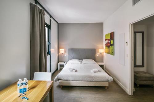 1 queen bed, 1 sofa bed