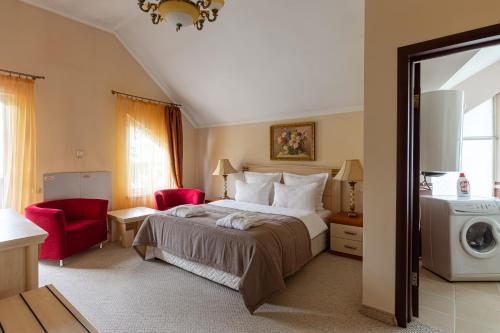 Chalet Luxe (6 Adults)