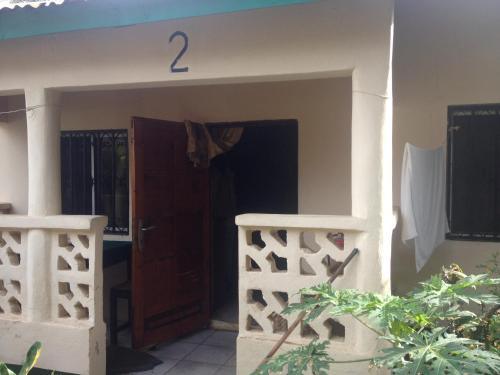 Entrada, Leybato Beach Hotel in Fajara