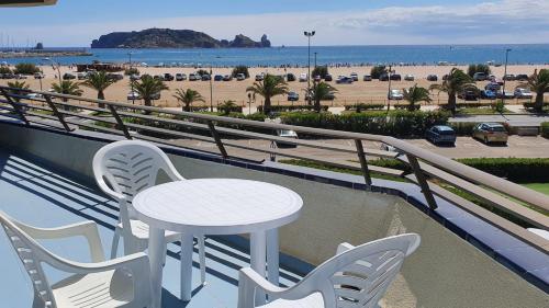 Superior Three-Bedroom Apartment with Sea View