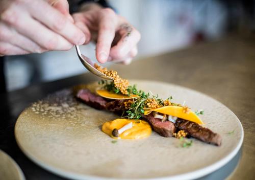 餐厅, 弗拉布罗库洛宾馆 (Fladbro Kro) in 兰德斯