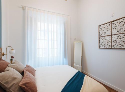 Lola de Triana Apartments - Tap to explore photos