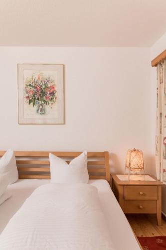 2 bedrooms, 3 beds