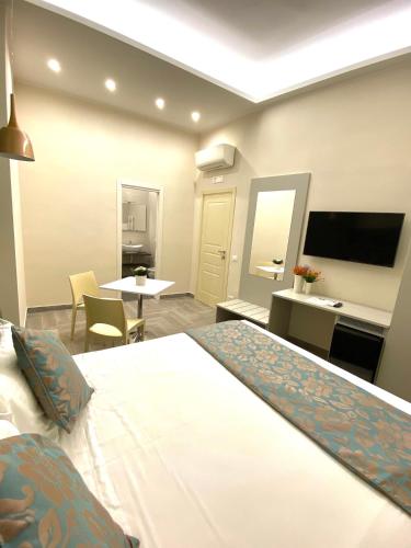 MAIN Room Type - King Room with Spa Bath