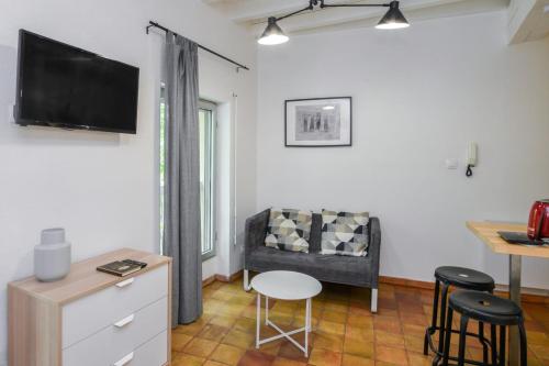 Bright studio near the Popes Palace in Avignon - Welkeys