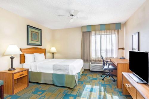 La Quinta by Wyndham El Paso East - image 8
