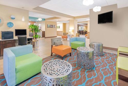 La Quinta Inn & Suites by Wyndham Oklahoma City-Midwest City