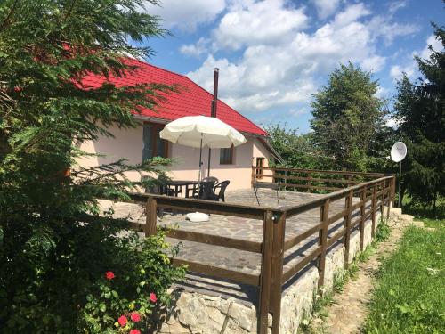 . CABANA CU MESTECENI Varatec