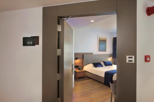 Superior Double or Twin Room image 2