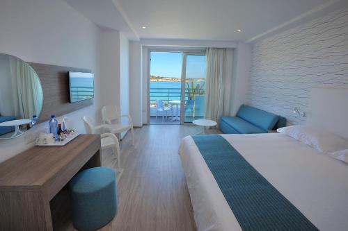 Family Suite (2 Adults + 2 Children) image 2