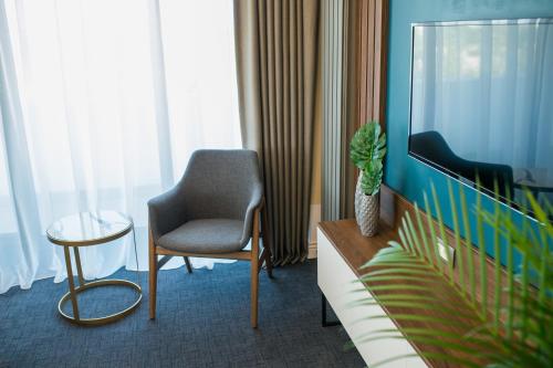 Oxford Hotel & Conference Center - image 13