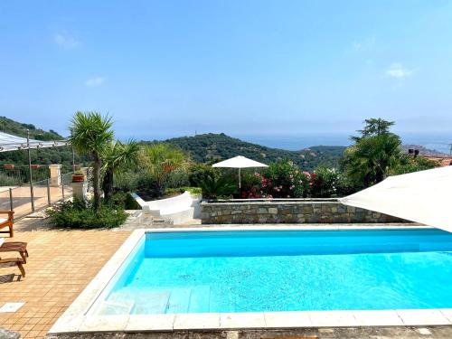 Apartment with Pool View 