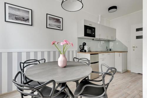 One-Bedroom Apartment image 8