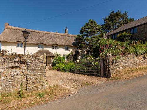 Higher Collaton Cottage - image 3