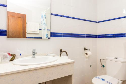 Hostal Alhambra - image 3