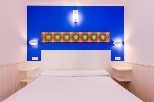 Hostal Alhambra - image 4