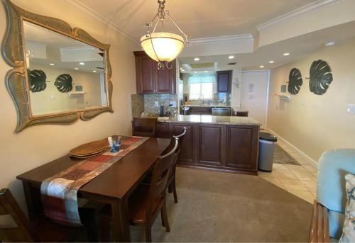 Cane Palm Unit 404 - image 6