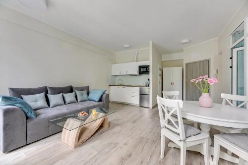 One-Bedroom Apartment image 6