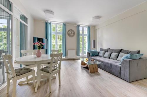 One-Bedroom Apartment room in Blue Mandarin Apartments II