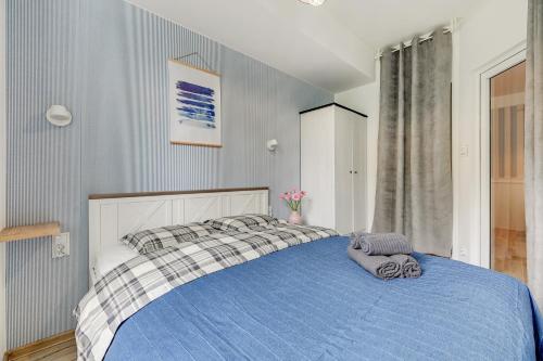 One-Bedroom Apartment image 9