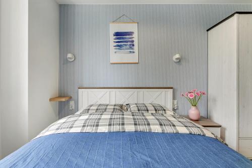 One-Bedroom Apartment image 8