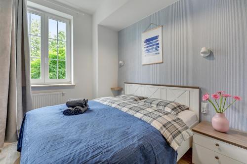 One-Bedroom Apartment image 7