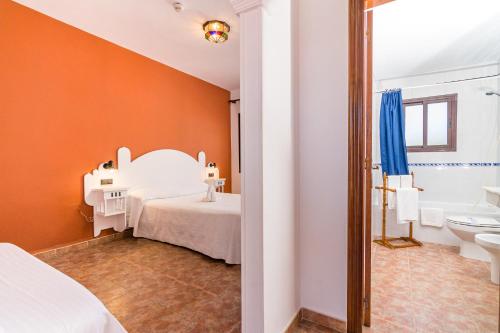 Hostal Alhambra - image 13