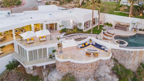 Brand New Modern Oceanfront Villa with Cliffside Infinity Pool, Jacuzzi, & Fire Pit