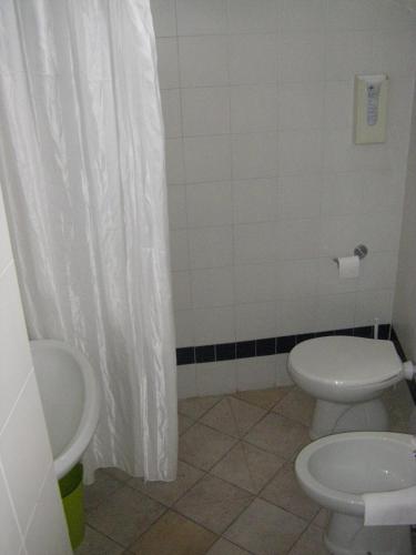 Double or Twin Room image 3