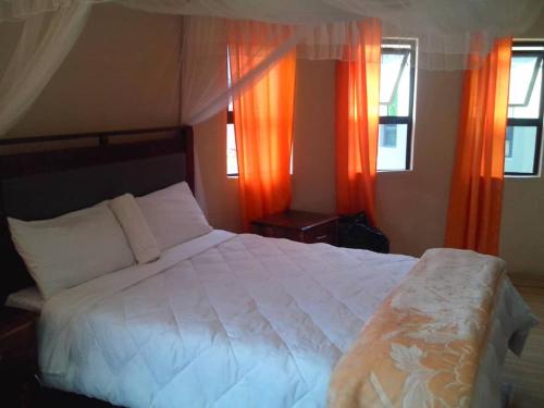 . Lufilwe Executive Lodge
