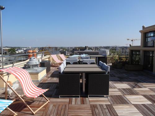 ระเบียง/ชานเรือน, Ambassadeurs Logis Hotel in ซิยง