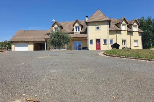 Villa avec piscine, jacuzzi et vue imprenable !