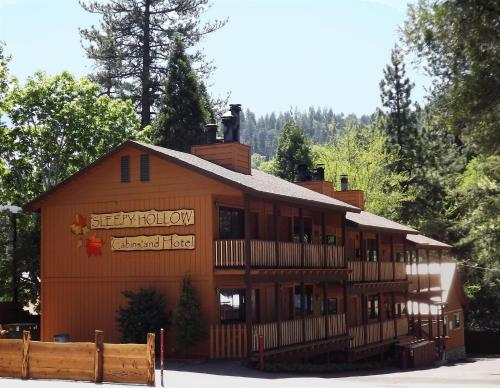 Sleepy Hollow Cabins & Hotel