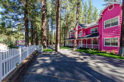 Apples Bed and Breakfast Inn in Big Bear Lake, USA