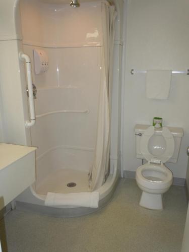 Travelodge by Wyndham Grand Rapids North - image 8