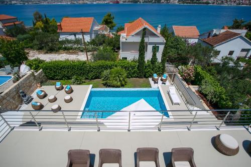 Stunning Villa Avalon with pool for 9, 2 mins to beach - Accommodation - Trogir