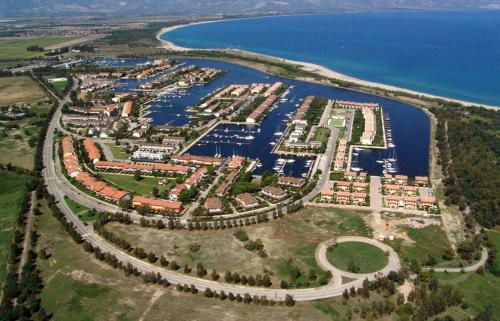  LA BRICOLA VILLA FRONTE DARSENA 4 Camere da Letto, Unterkunft in I Casoni