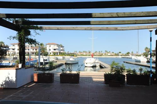  LA BRICOLA VILLA FRONTE DARSENA 4 Camere da Letto in I Casoni