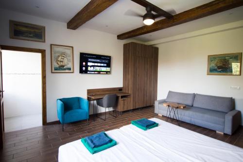 Luxurio- rooms with private bathrooms 3
