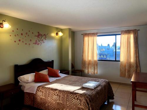 Hostal Mitad del Mundo in กายัมเบ