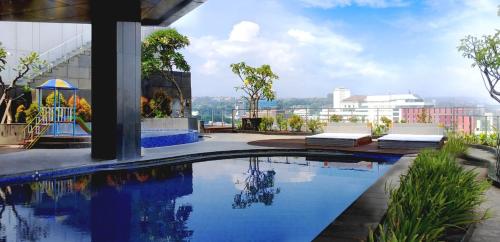 Swimming pool, Po Hotel Semarang in Semarang