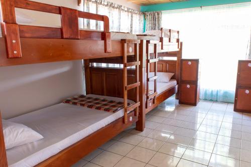 6-Bed Mixed Dormitory Room image 3