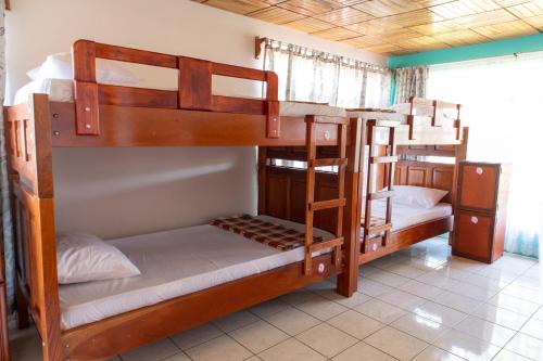 6-Bed Mixed Dormitory Room image 1