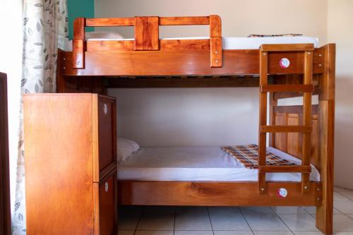 6-Bed Mixed Dormitory Room image 6