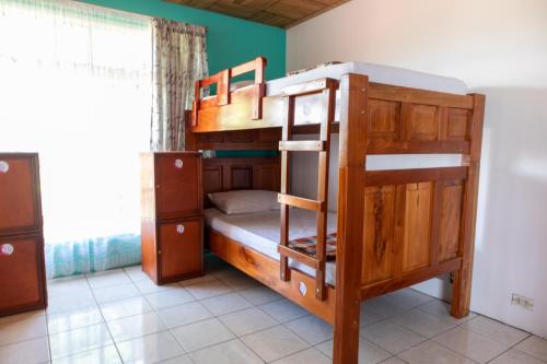 6-Bed Mixed Dormitory Room image 5