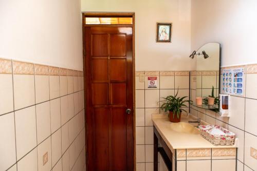Mixed Dormitory Room image 7