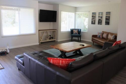 Palisades by the Bay Whole House Rental!