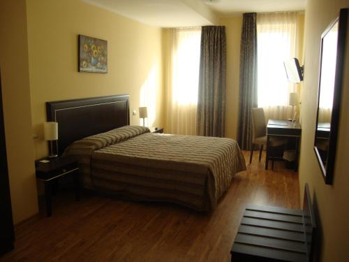 2 twin beds